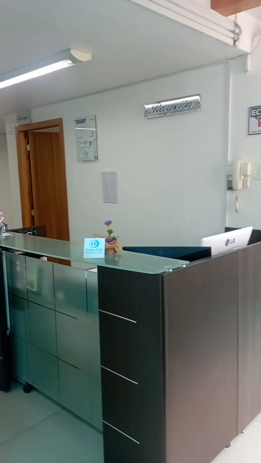 Recepción de Especialidades Médicas y Dentales Tumbaco